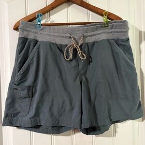 Columbia Gray Cargo Fishing Shorts Size L